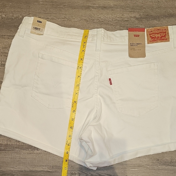 Levi's White Jean Shorts Mid-Length Distressed Hem - Picture 6 of 9